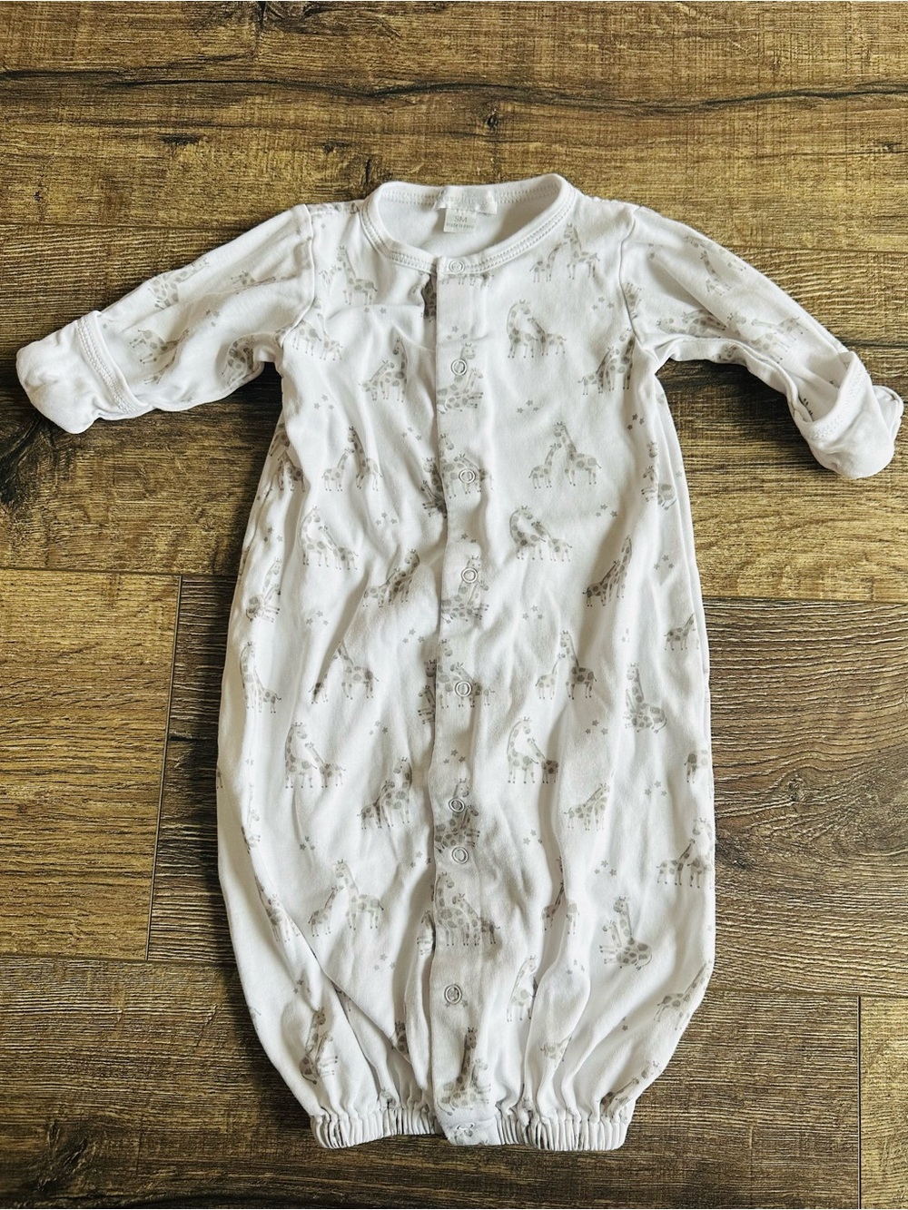 $15 🔥 KISSY KISSY EUC White & Grey Giraffes Convertible Coverall/Gown-Small